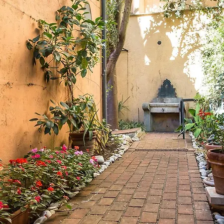 Riari Garden Appartement *